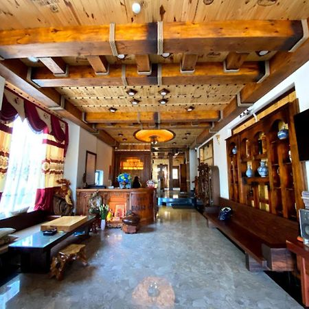 Hoang Khiem Hotel Плей Ку Екстериор снимка