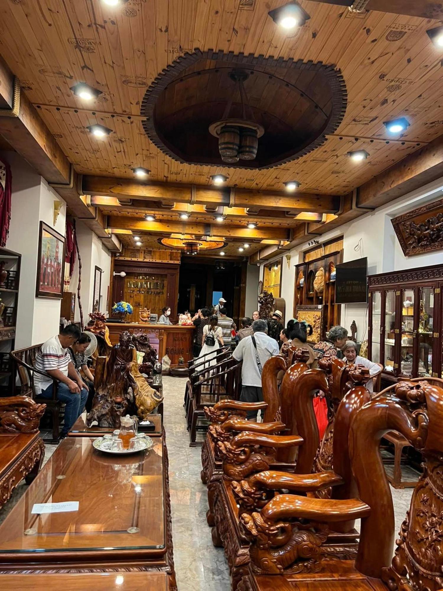 Hoang Khiem Hotel Плей Ку Екстериор снимка
