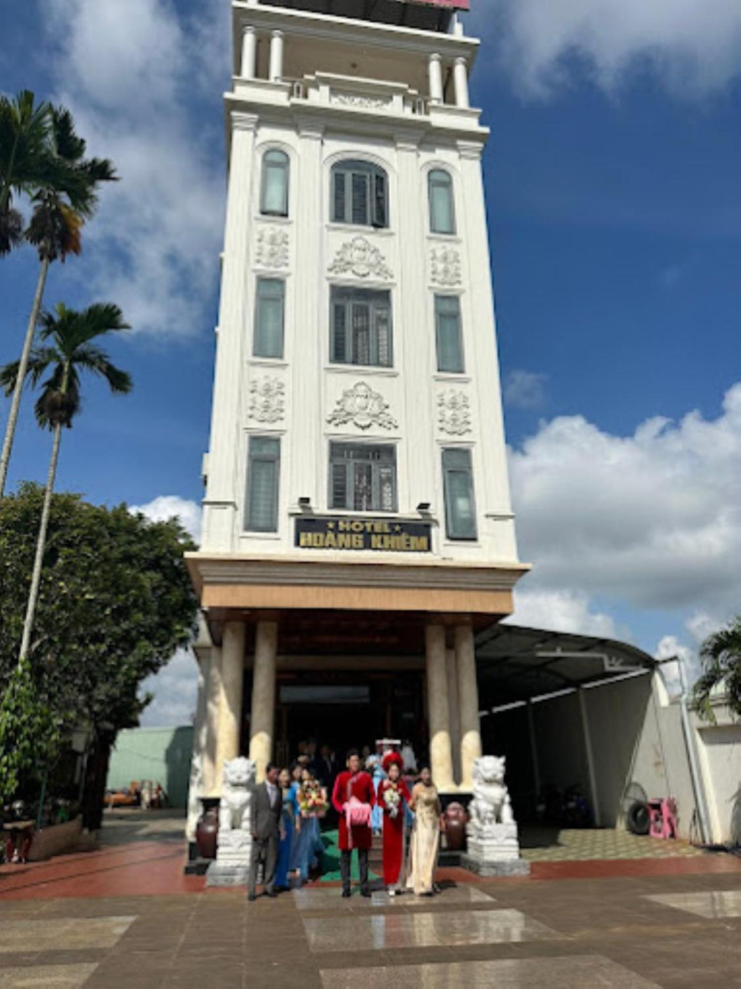 Hoang Khiem Hotel Плей Ку Екстериор снимка