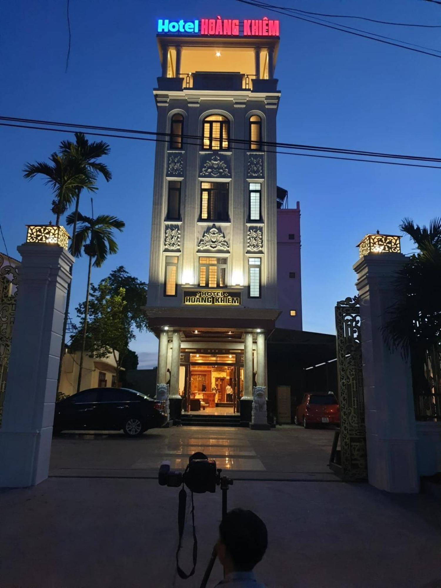 Hoang Khiem Hotel Плей Ку Екстериор снимка