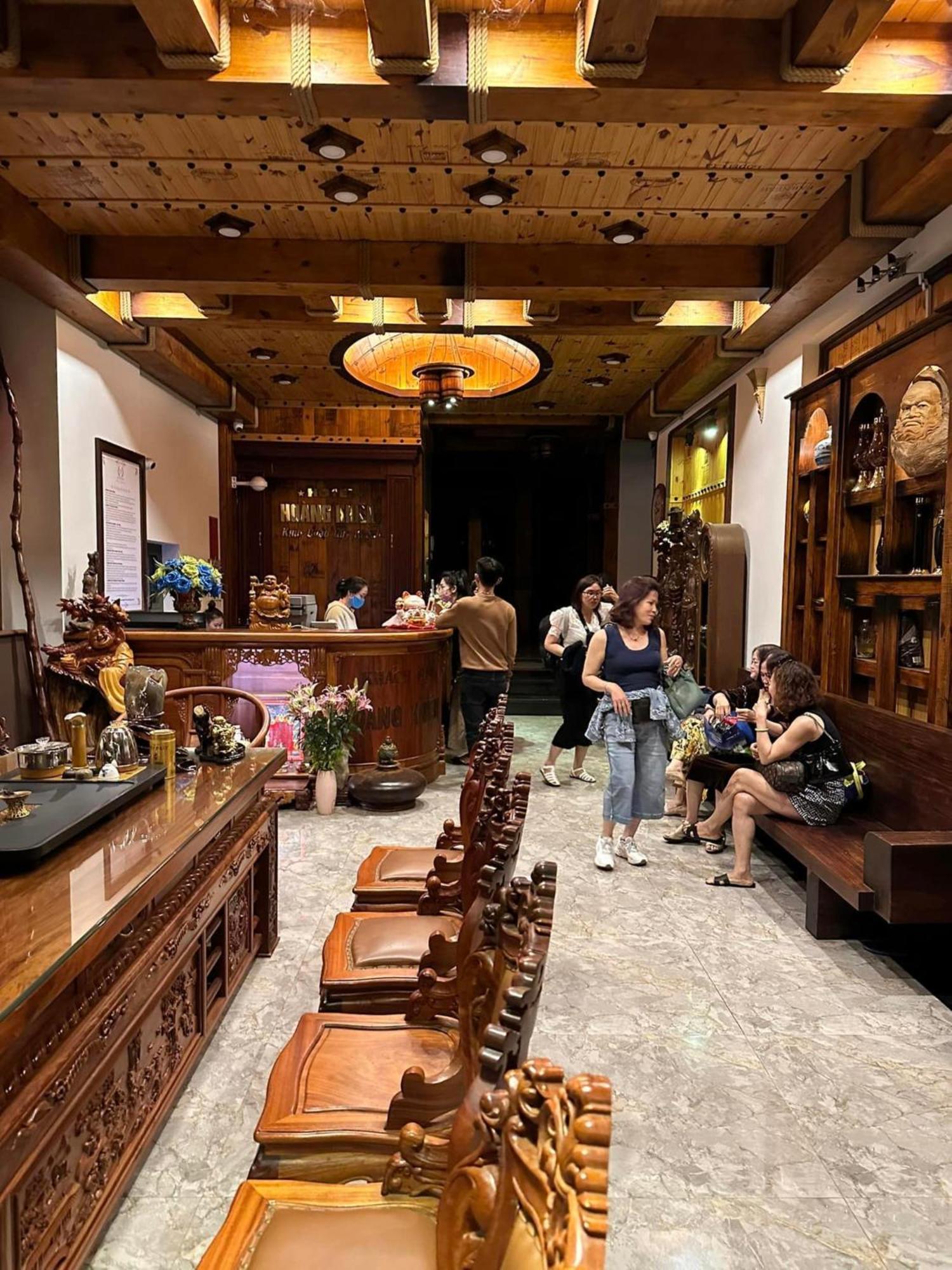 Hoang Khiem Hotel Плей Ку Екстериор снимка