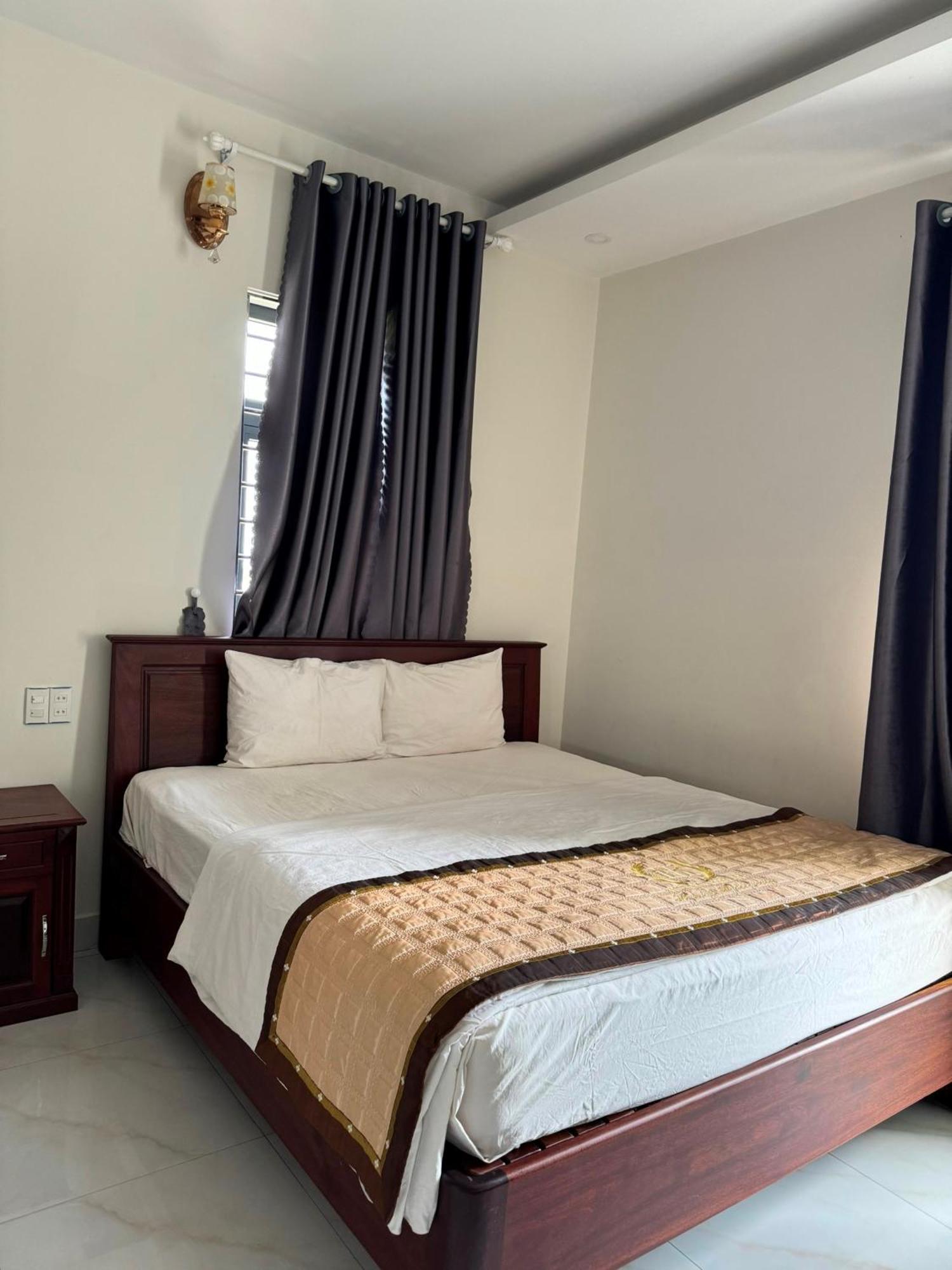 Hoang Khiem Hotel Плей Ку Екстериор снимка