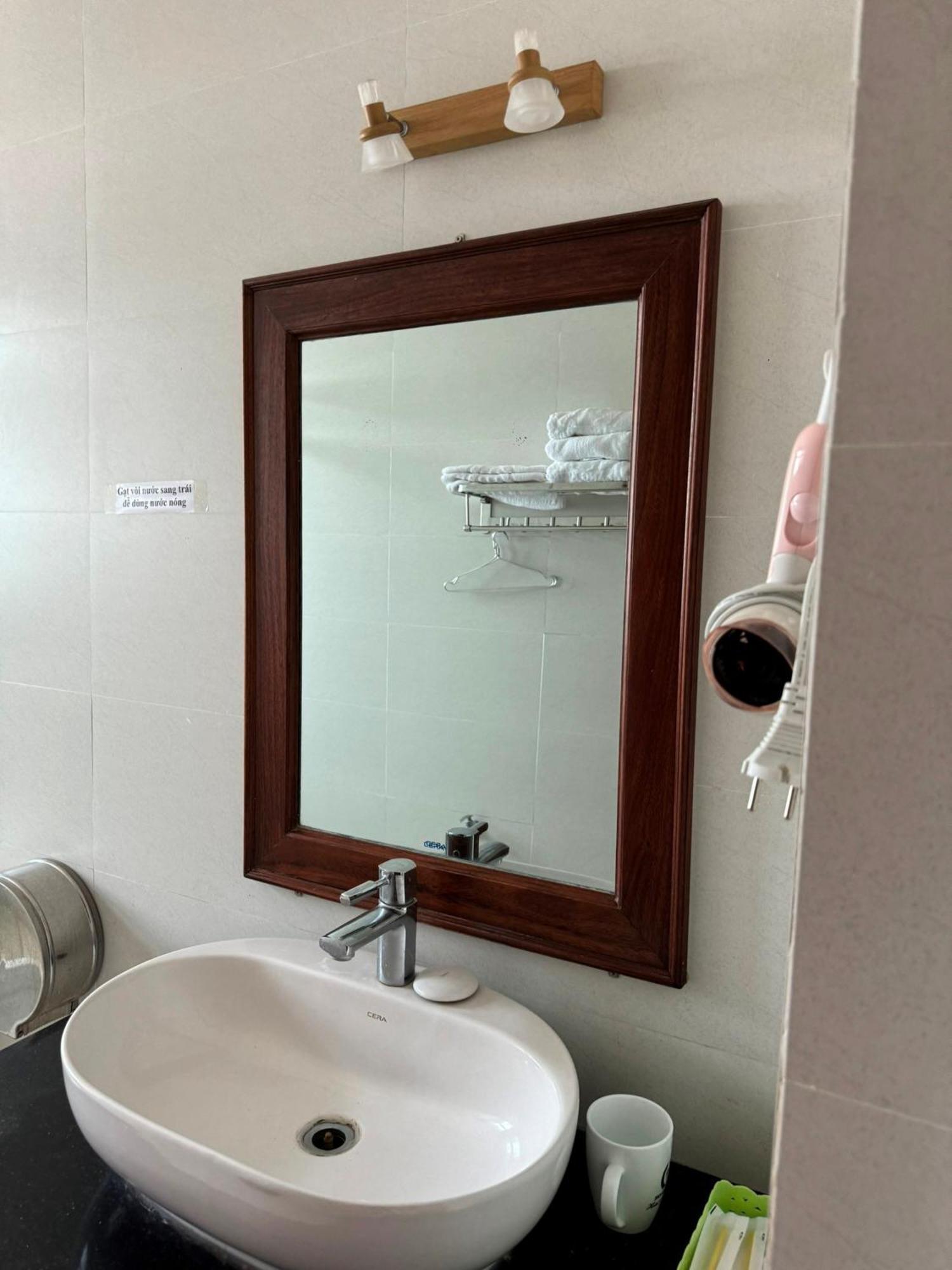 Hoang Khiem Hotel Плей Ку Екстериор снимка