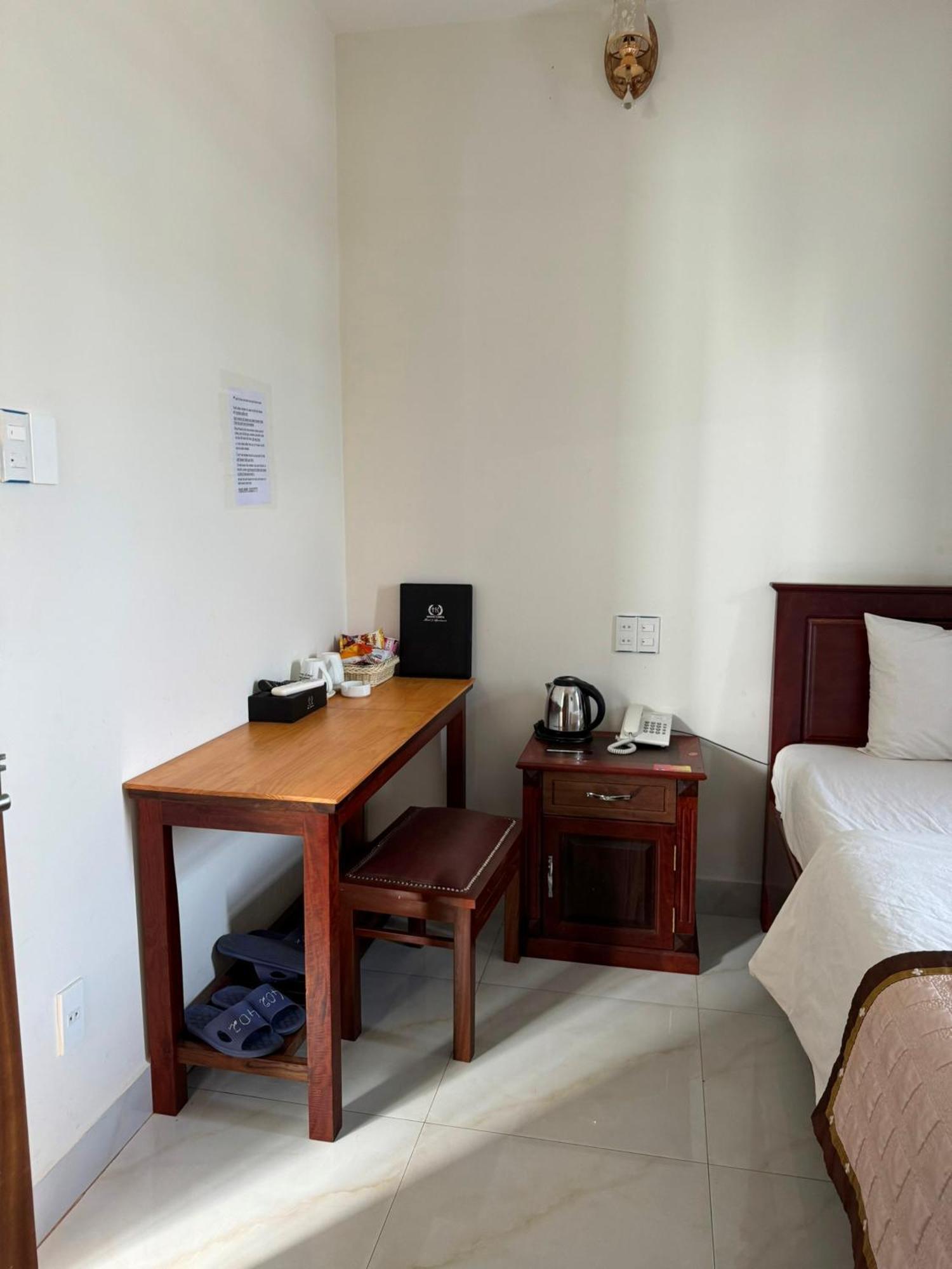 Hoang Khiem Hotel Плей Ку Екстериор снимка