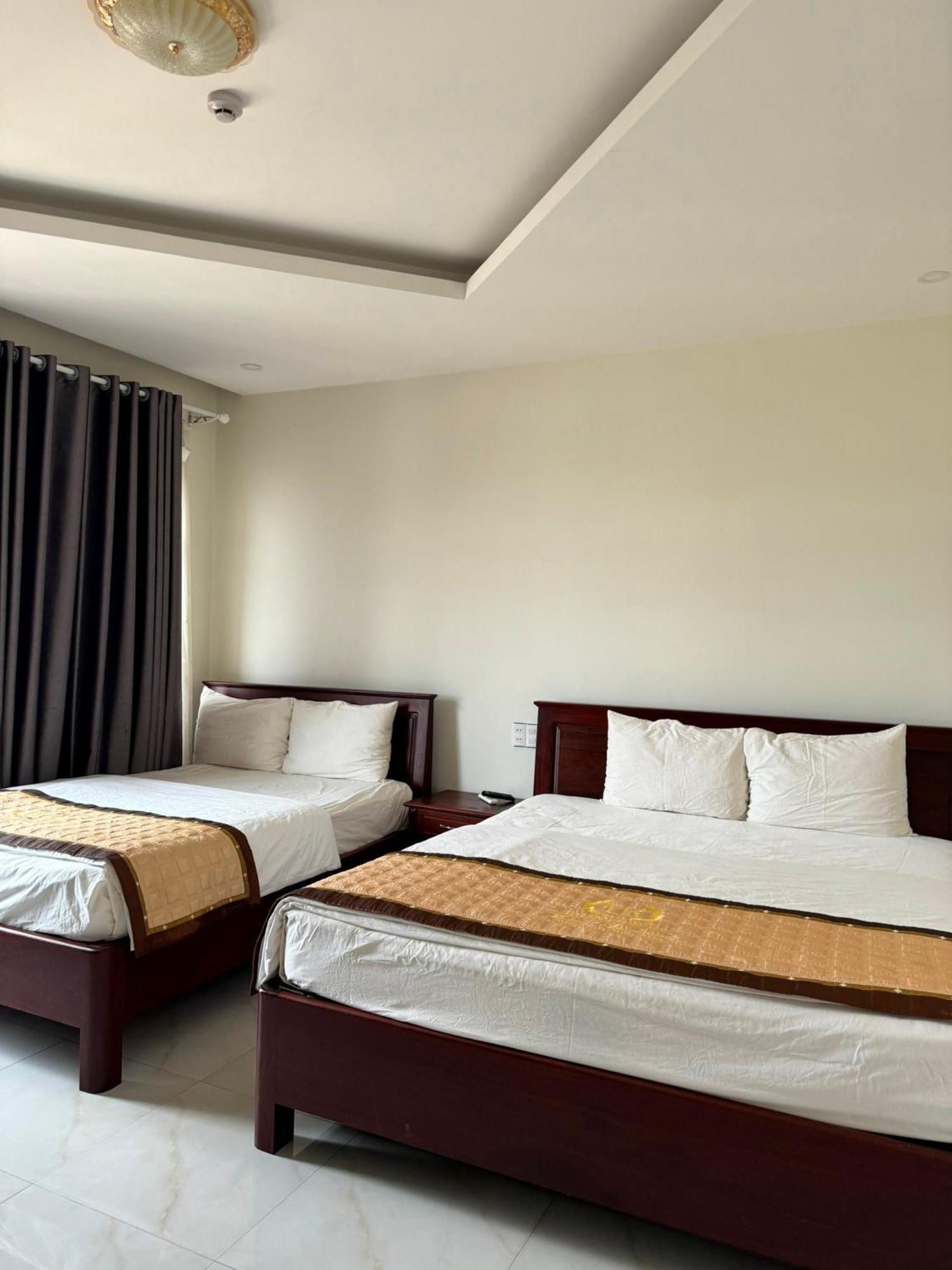 Hoang Khiem Hotel Плей Ку Екстериор снимка