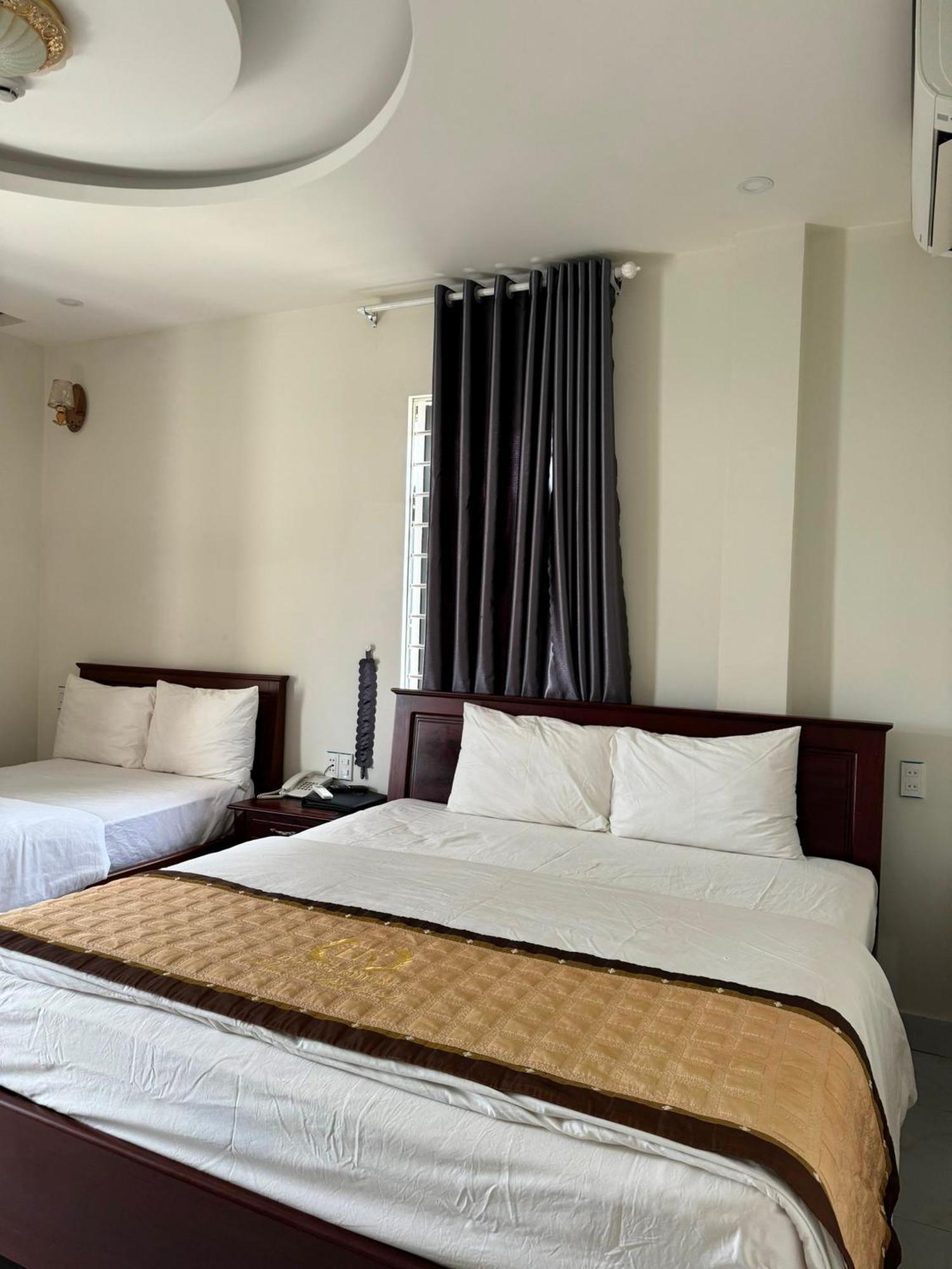 Hoang Khiem Hotel Плей Ку Екстериор снимка