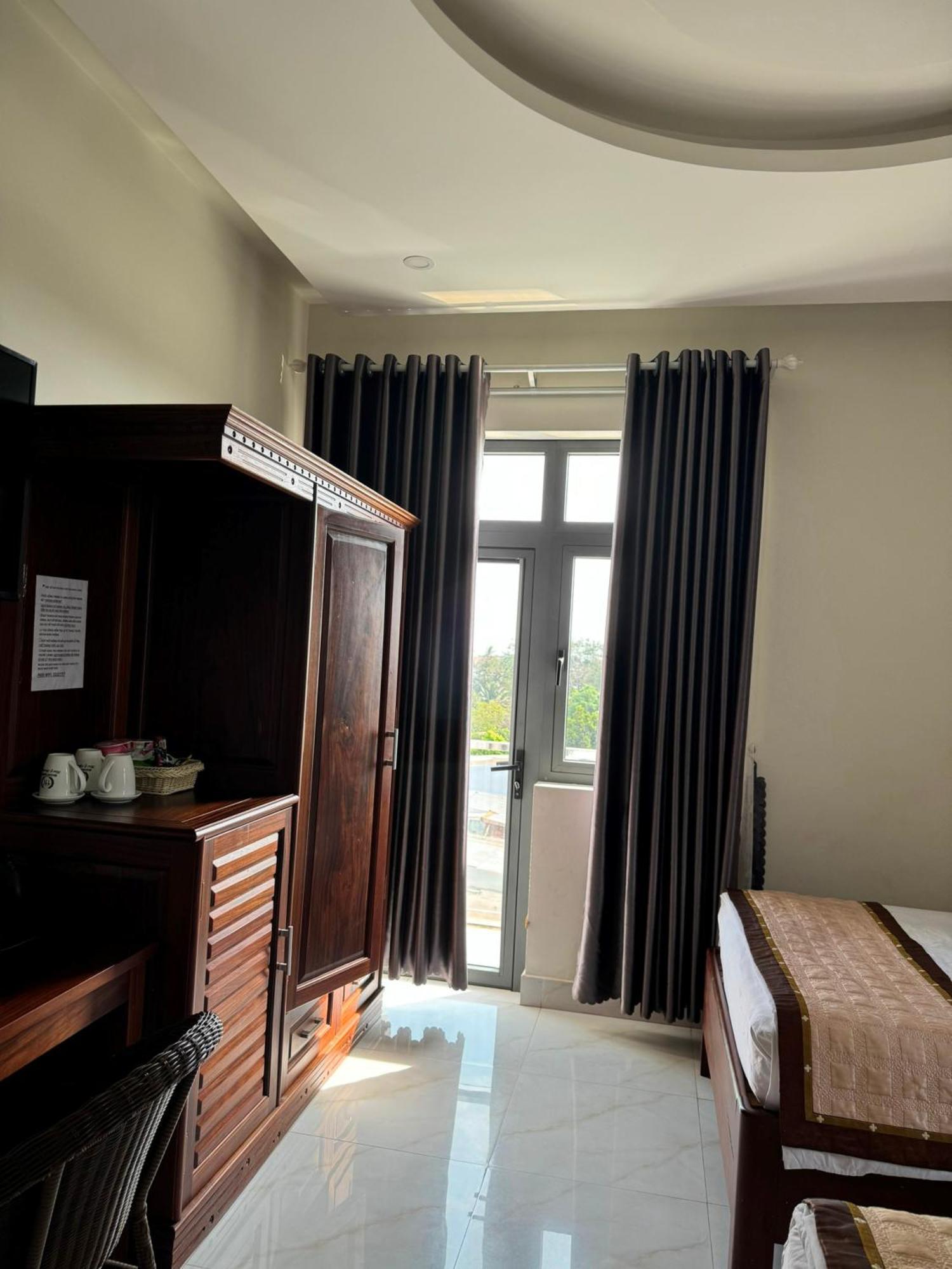 Hoang Khiem Hotel Плей Ку Екстериор снимка