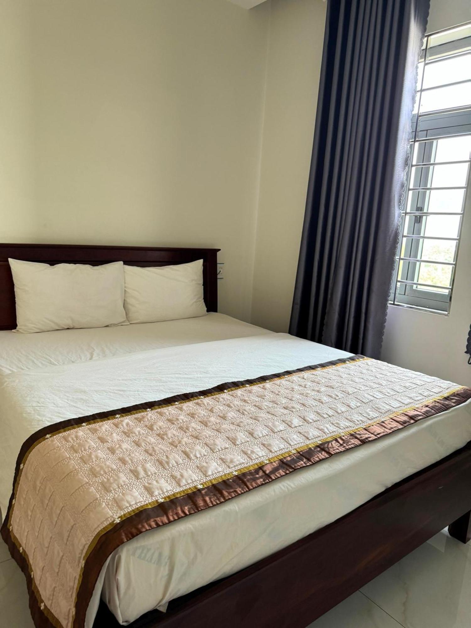Hoang Khiem Hotel Плей Ку Екстериор снимка