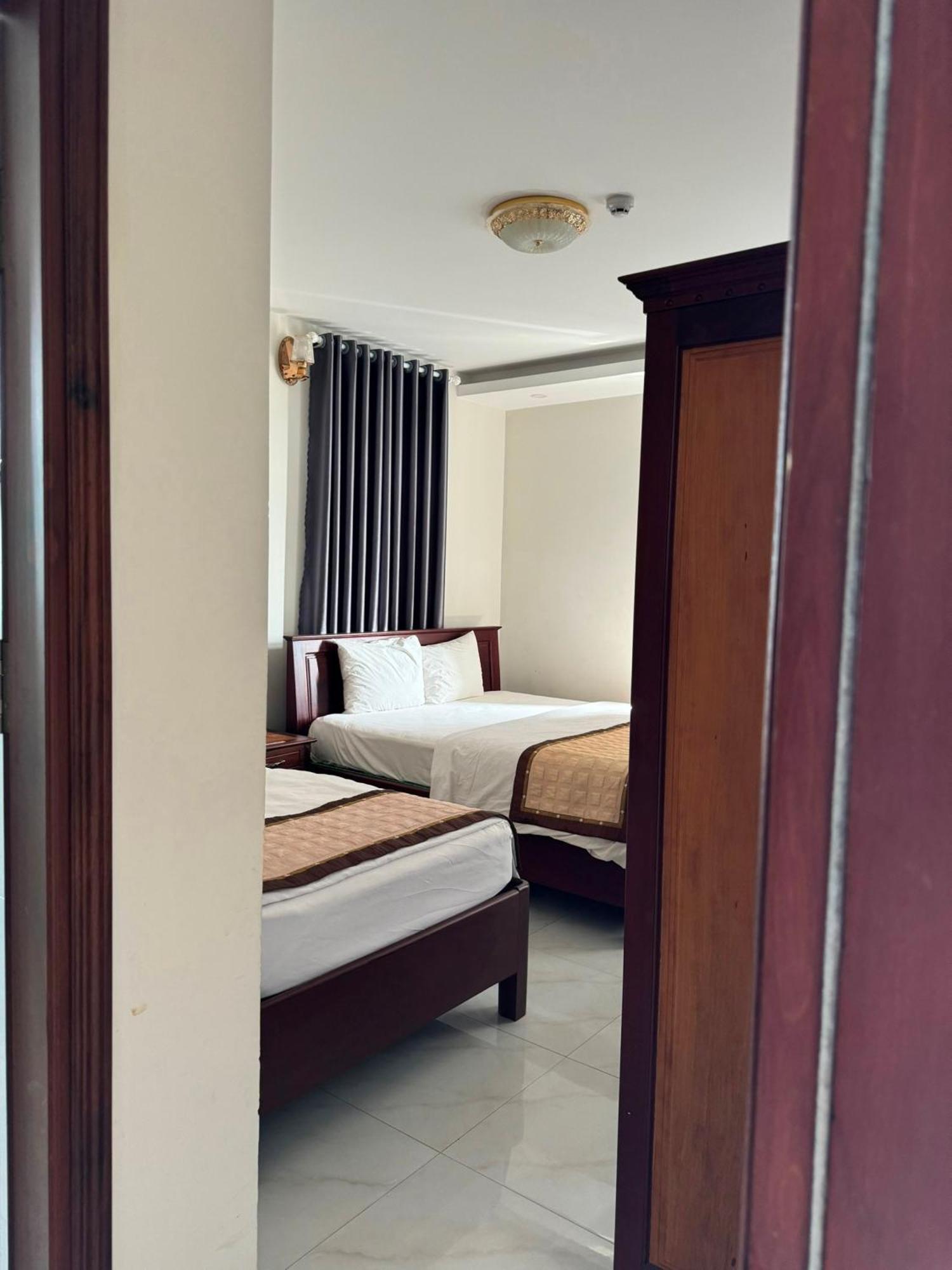 Hoang Khiem Hotel Плей Ку Екстериор снимка