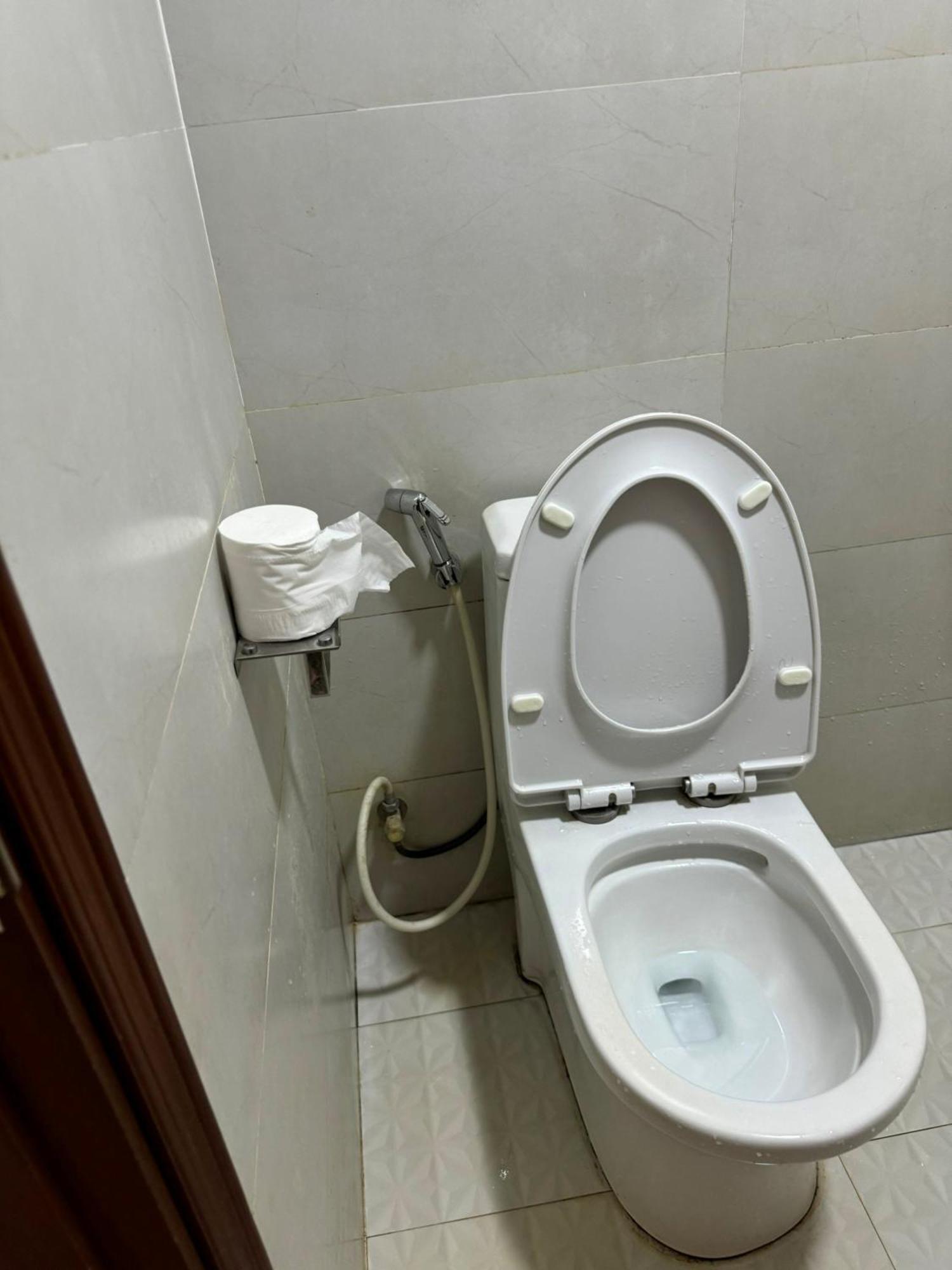 Hoang Khiem Hotel Плей Ку Екстериор снимка