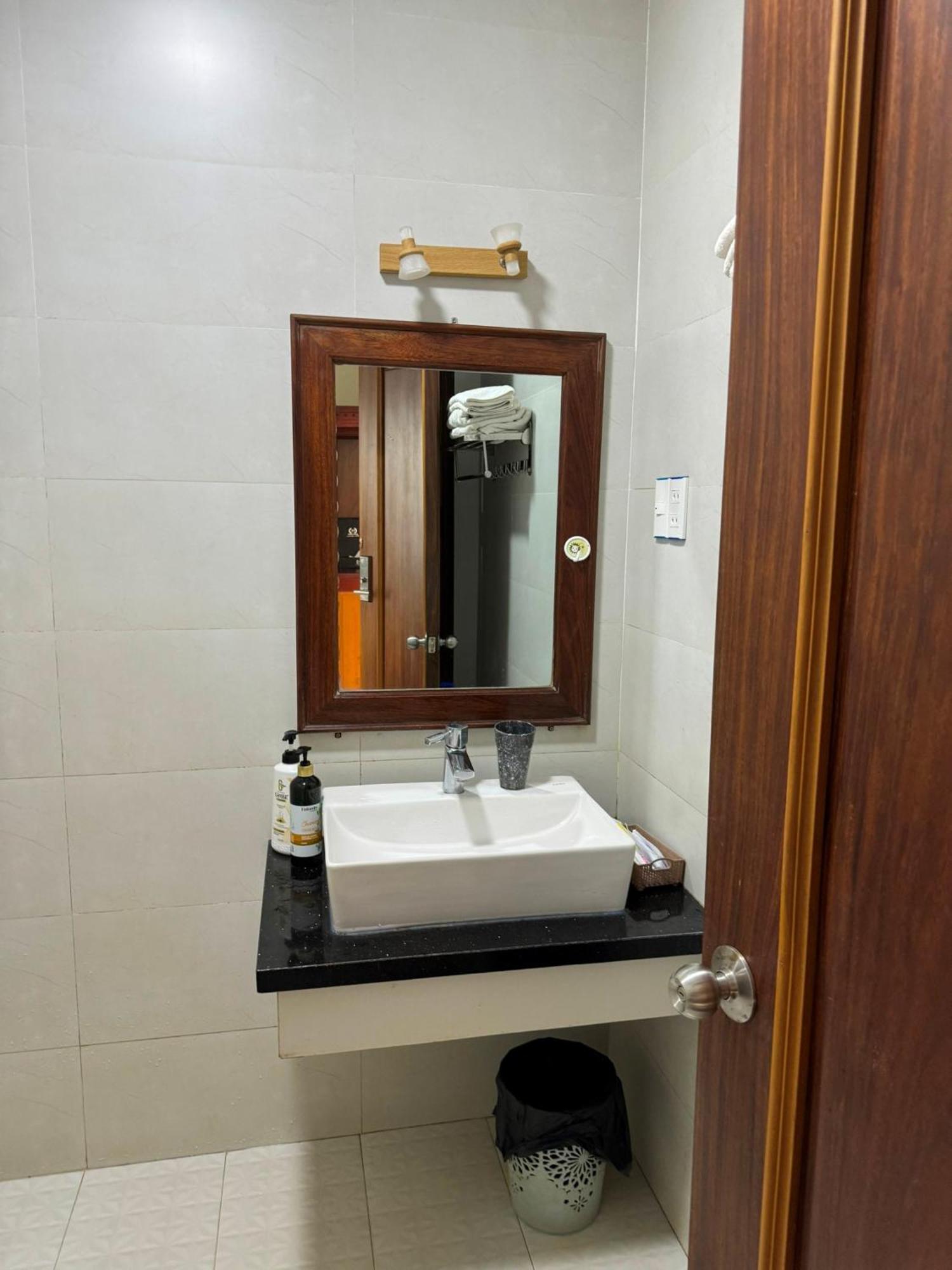 Hoang Khiem Hotel Плей Ку Екстериор снимка
