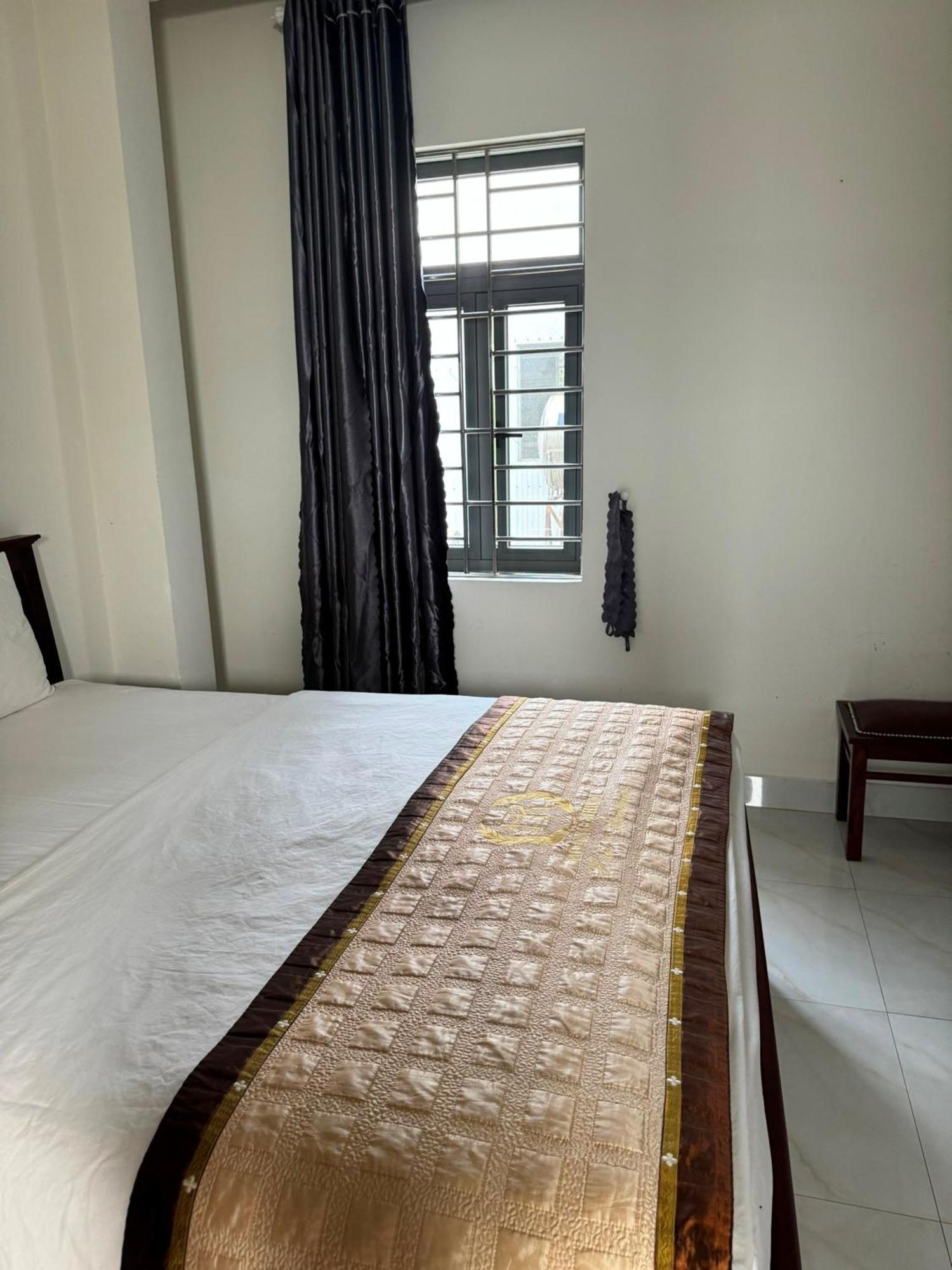 Hoang Khiem Hotel Плей Ку Екстериор снимка