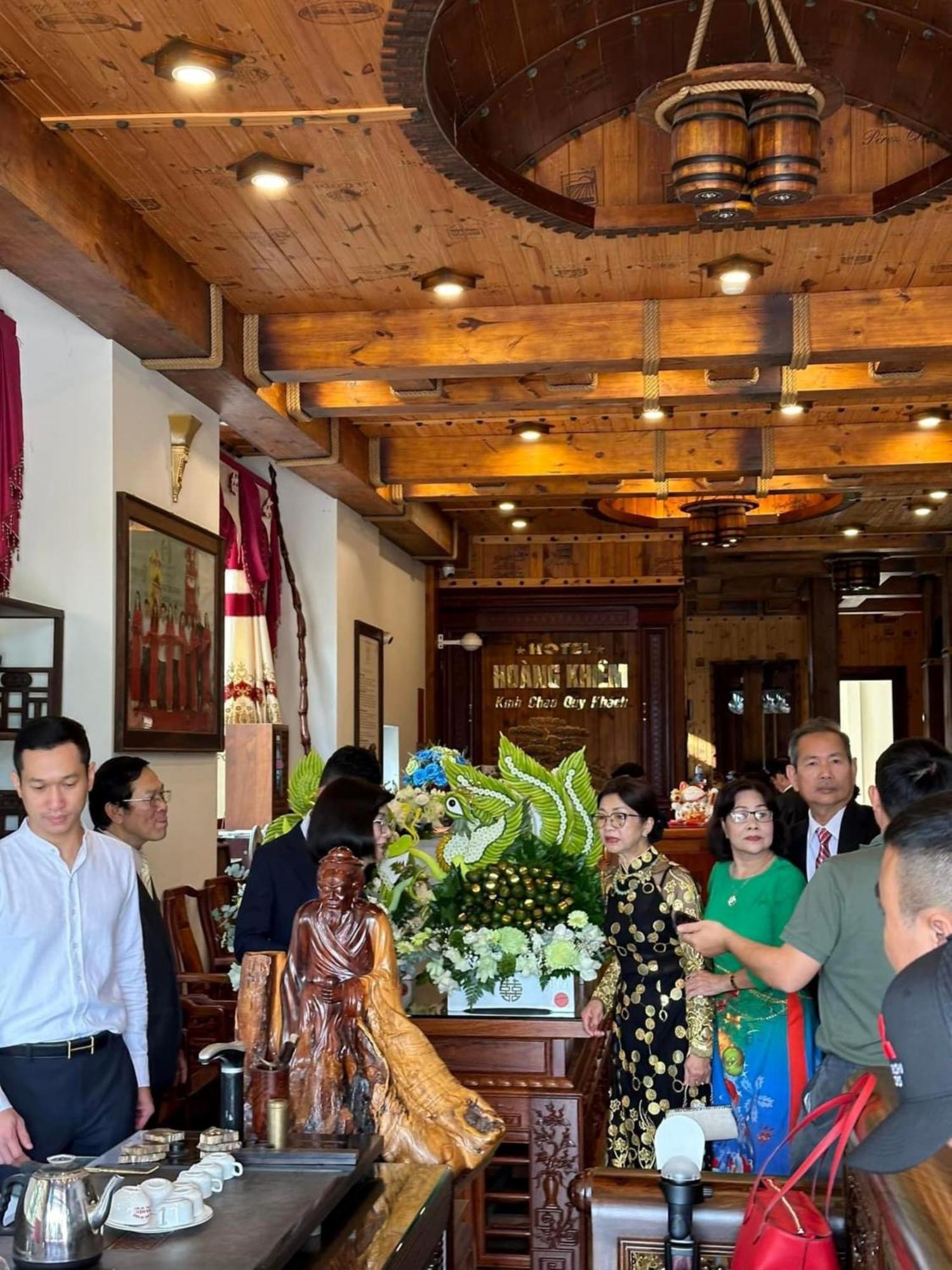 Hoang Khiem Hotel Плей Ку Екстериор снимка