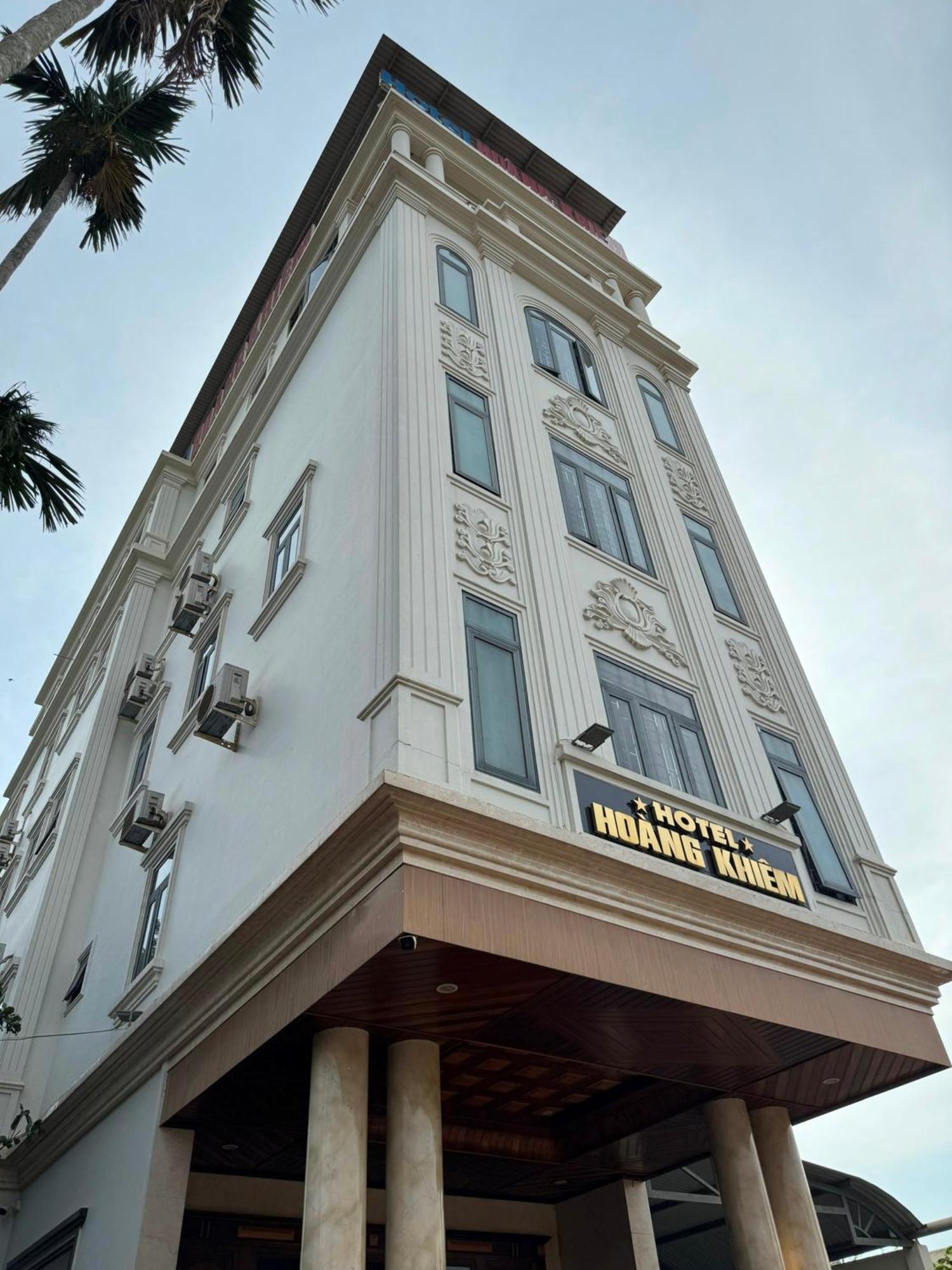 Hoang Khiem Hotel Плей Ку Екстериор снимка